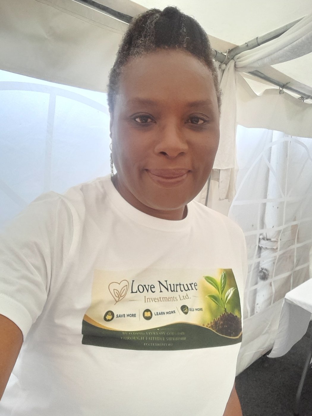 Eruvwu Obuaya wearing the Love Nurture Investments tee shirt at the Influence Conference